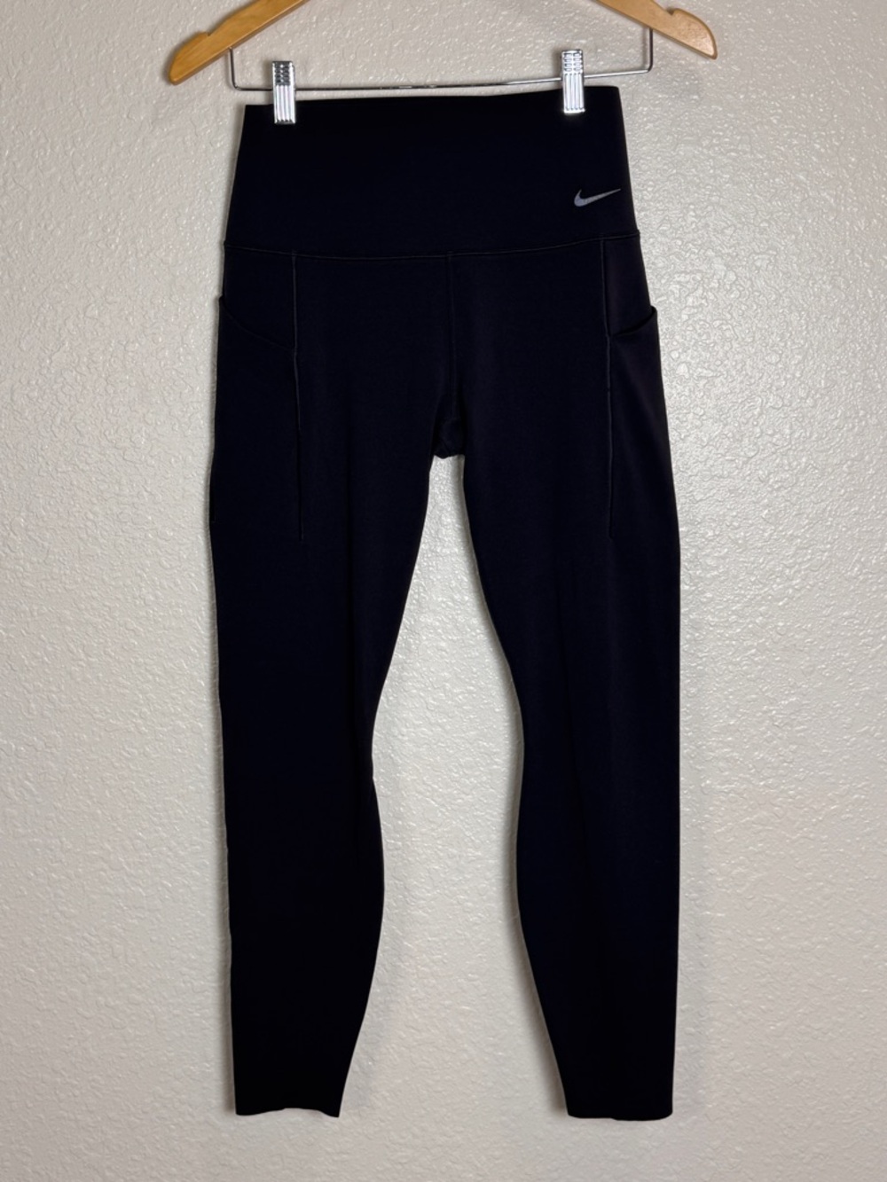 Nike Universa Med-Support High-Waisted 7/8 Leggings Black Pockets Women’s Medium